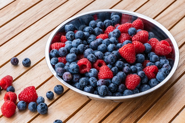 Frutos morados – Profundidad y misterio Frutos morados – Profundidad y misterio